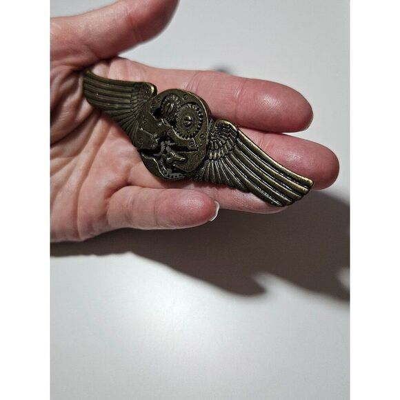 Bronze colored gear wing pin - Picture 3 of 10